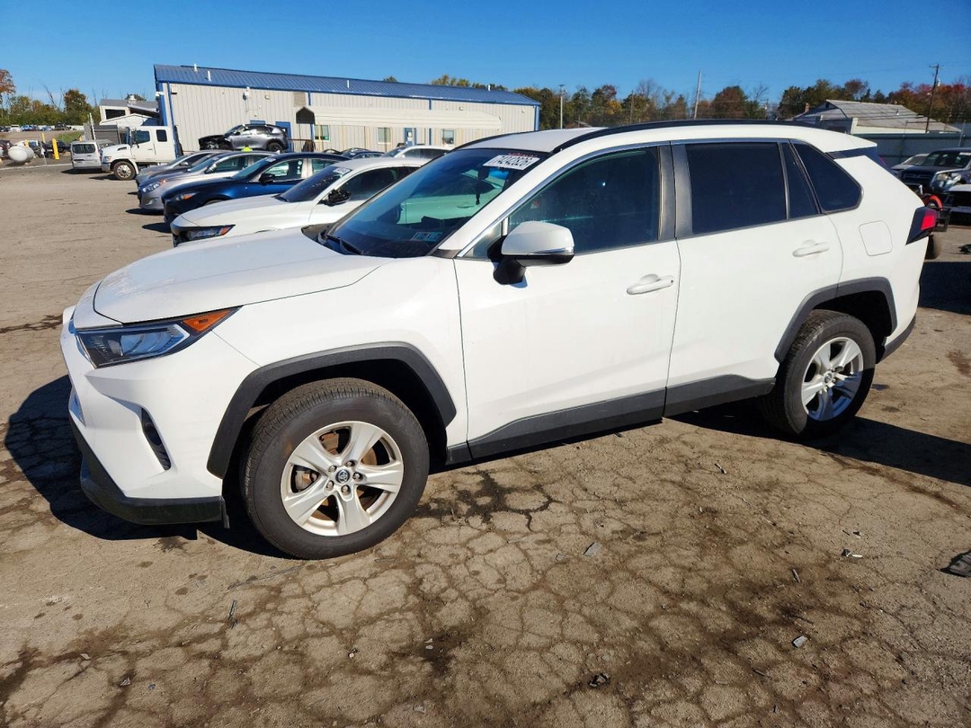 منظر 2020 TOYOTA RAV4 XLE، زاوية 1