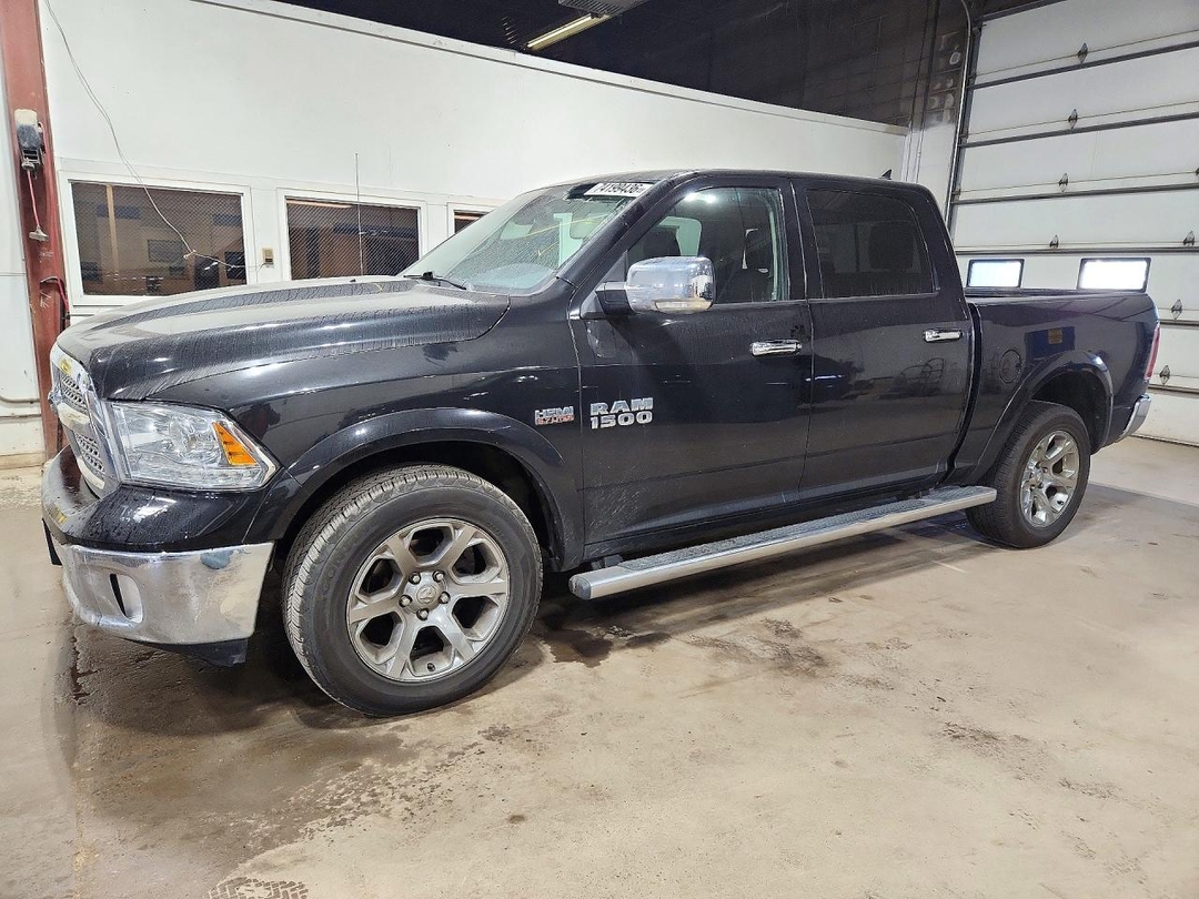Vista de 2018 RAM 1500 LARAMIE, ángulo 1