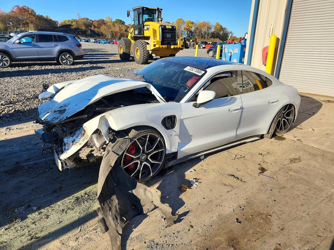 Вид 2022 PORSCHE TAYCAN 4S, угол 1