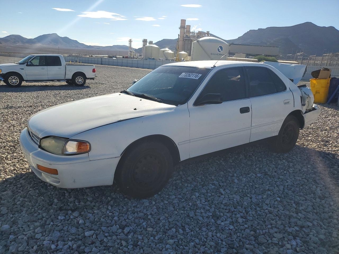 Vista de 1996 TOYOTA CAMRY DX, ángulo 1