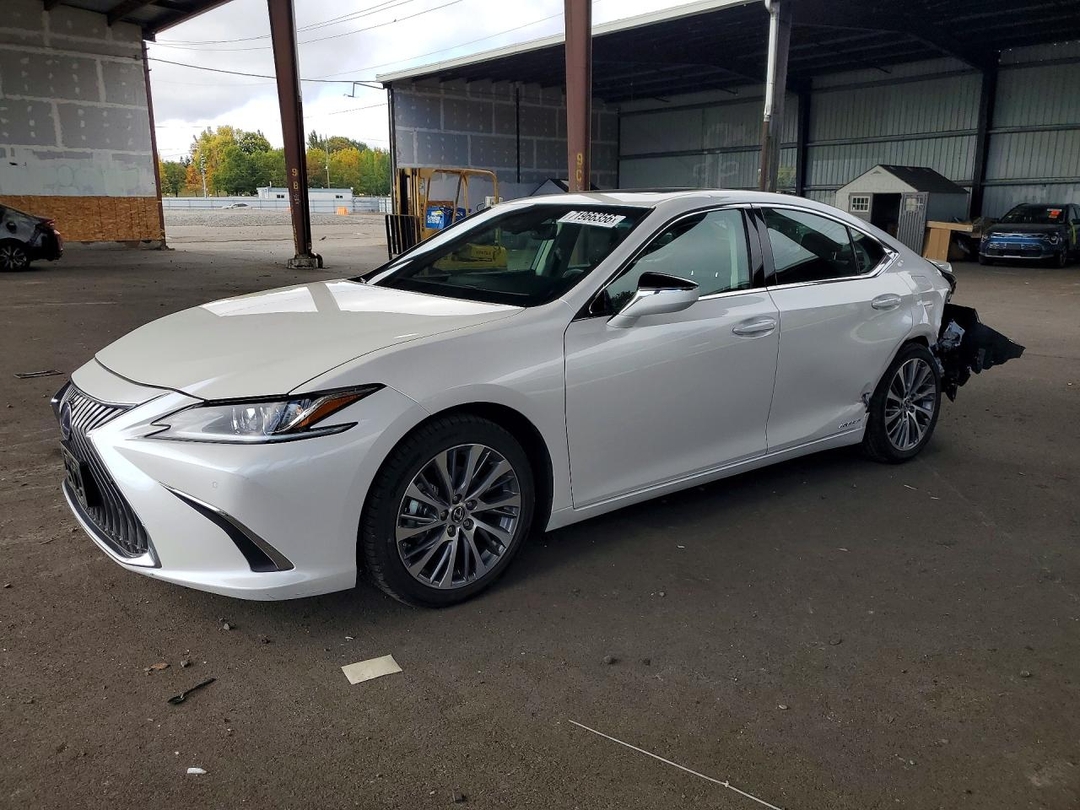 Вид 2021 LEXUS ES 300H, угол 1