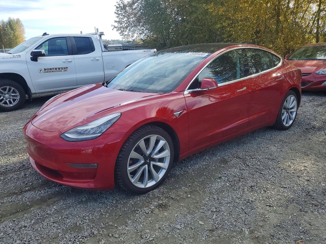 Vue de 2018 TESLA MODEL 3, angle 1