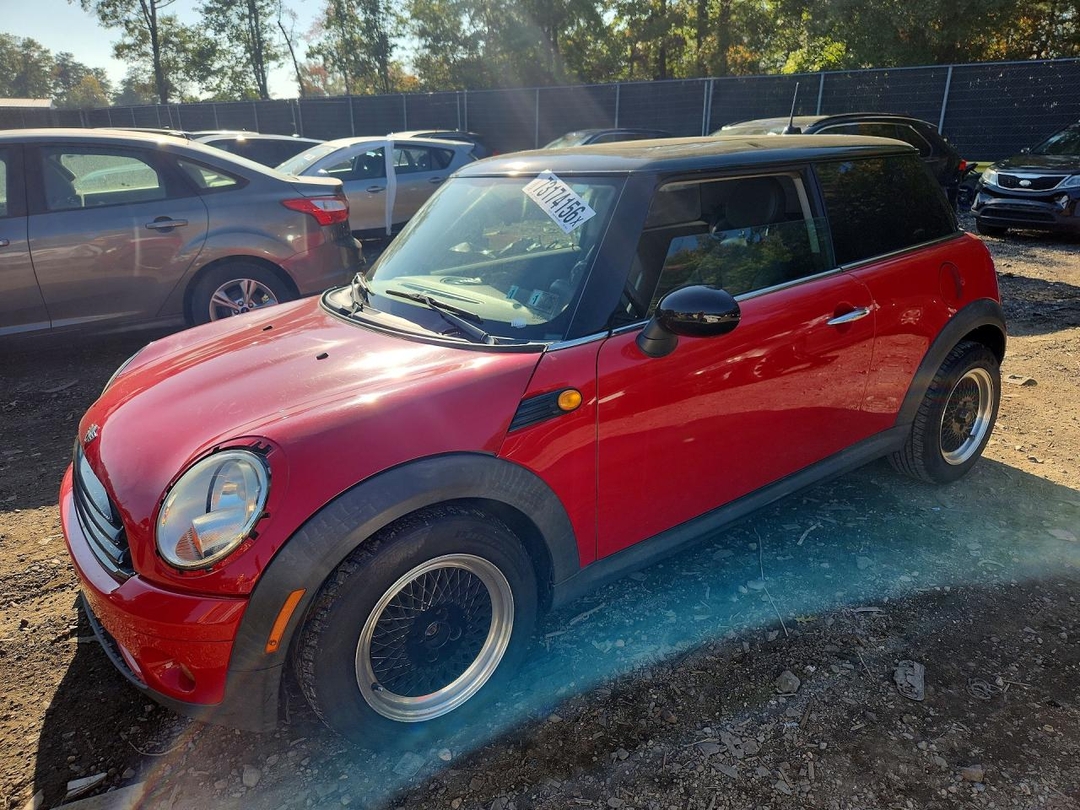 Vue de 2010 MINI COOPER, angle 1