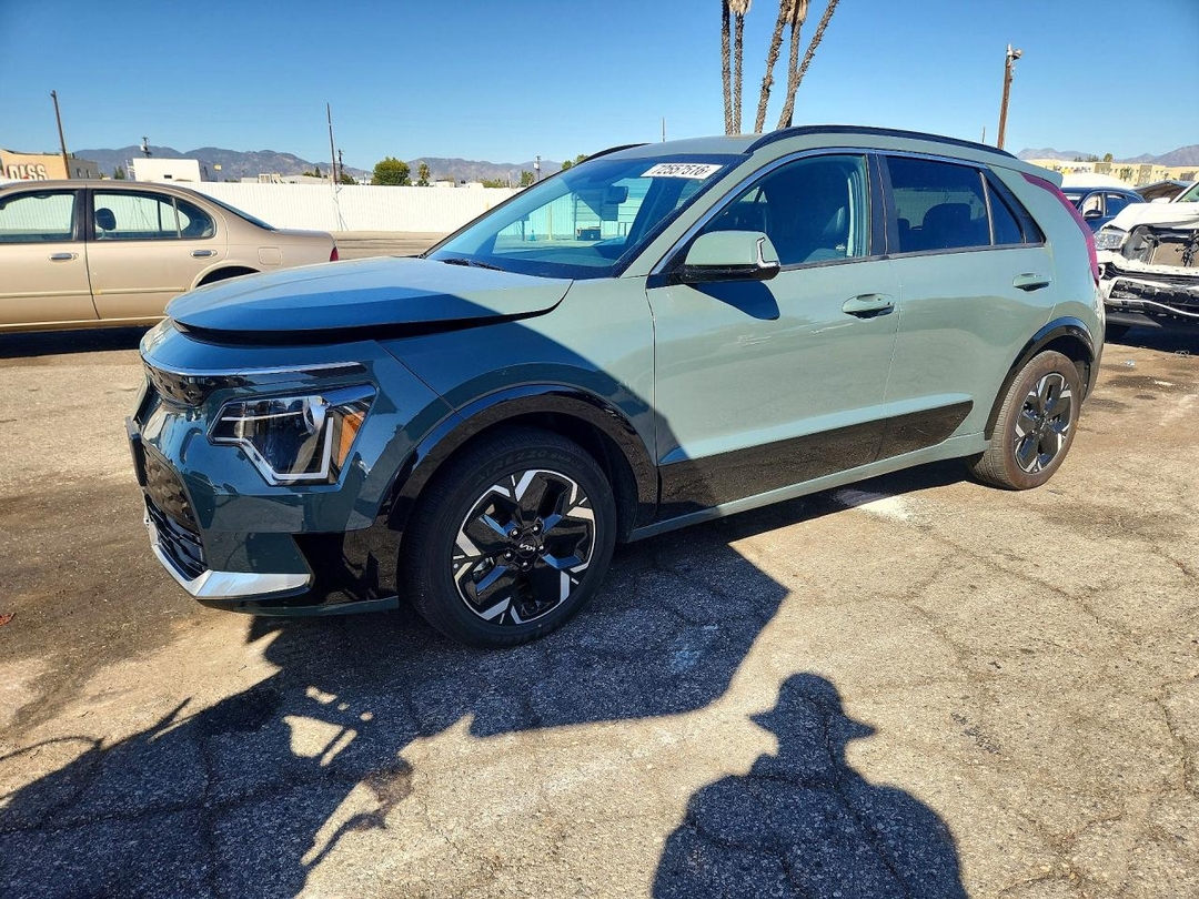 Vista de 2025 KIA NIRO WIND, ángulo 1