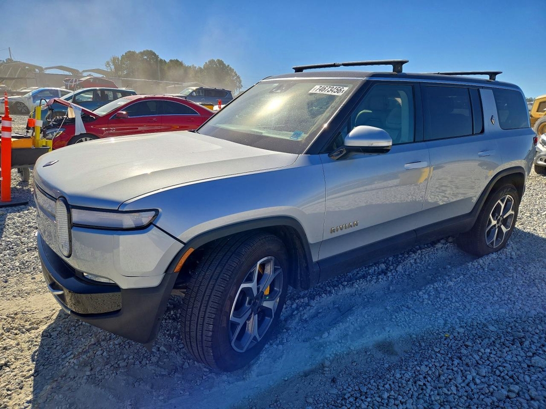 Vista de 2024 RIVIAN R1S ADVENTURE, ángulo 1