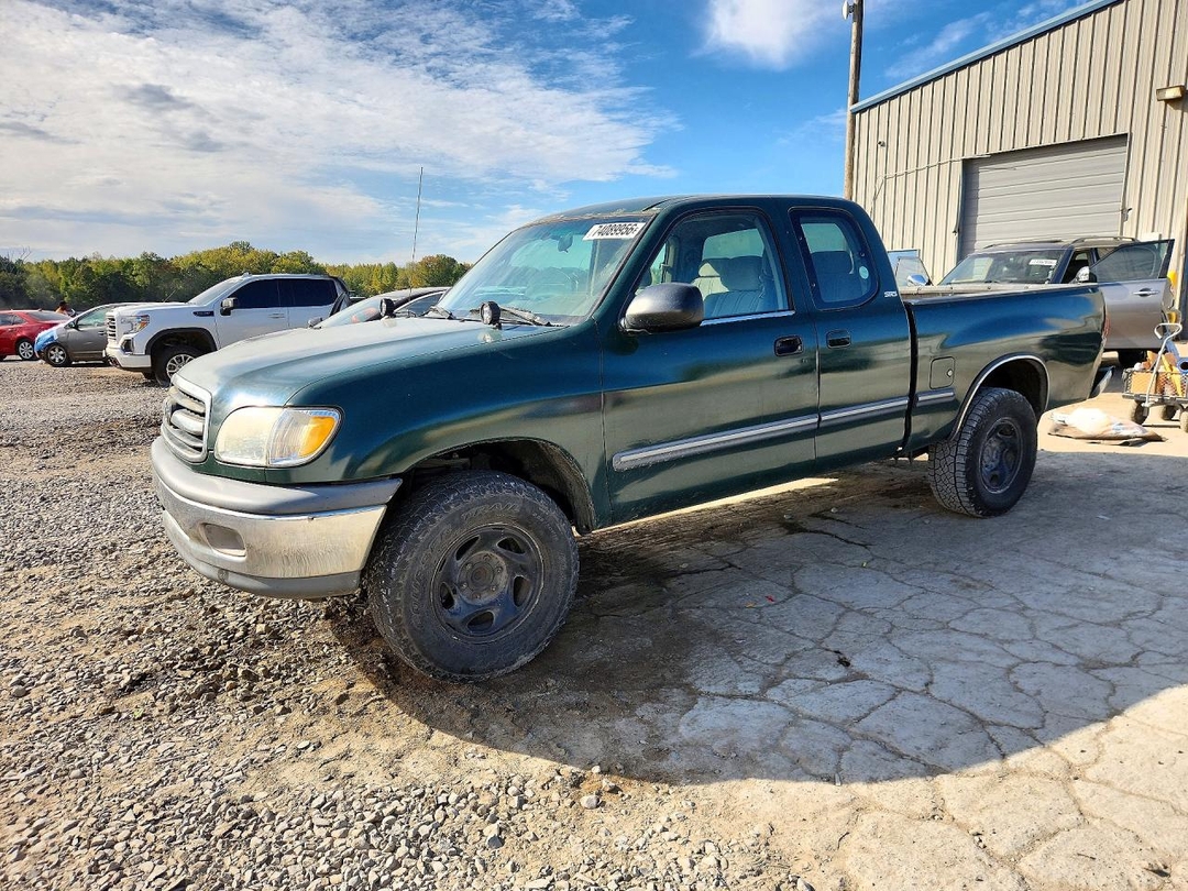 Vue de 2001 TOYOTA TUNDRA SR5, angle 1