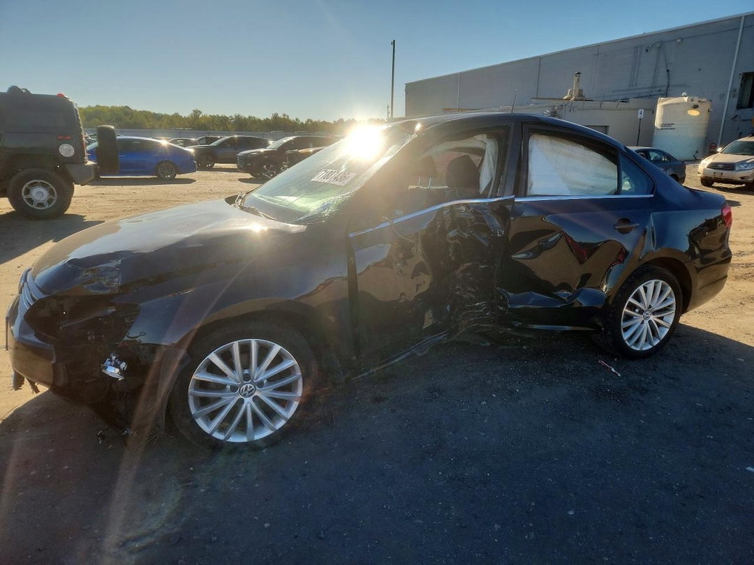 Вид 2011 VOLKSWAGEN JETTA SEL, угол 1