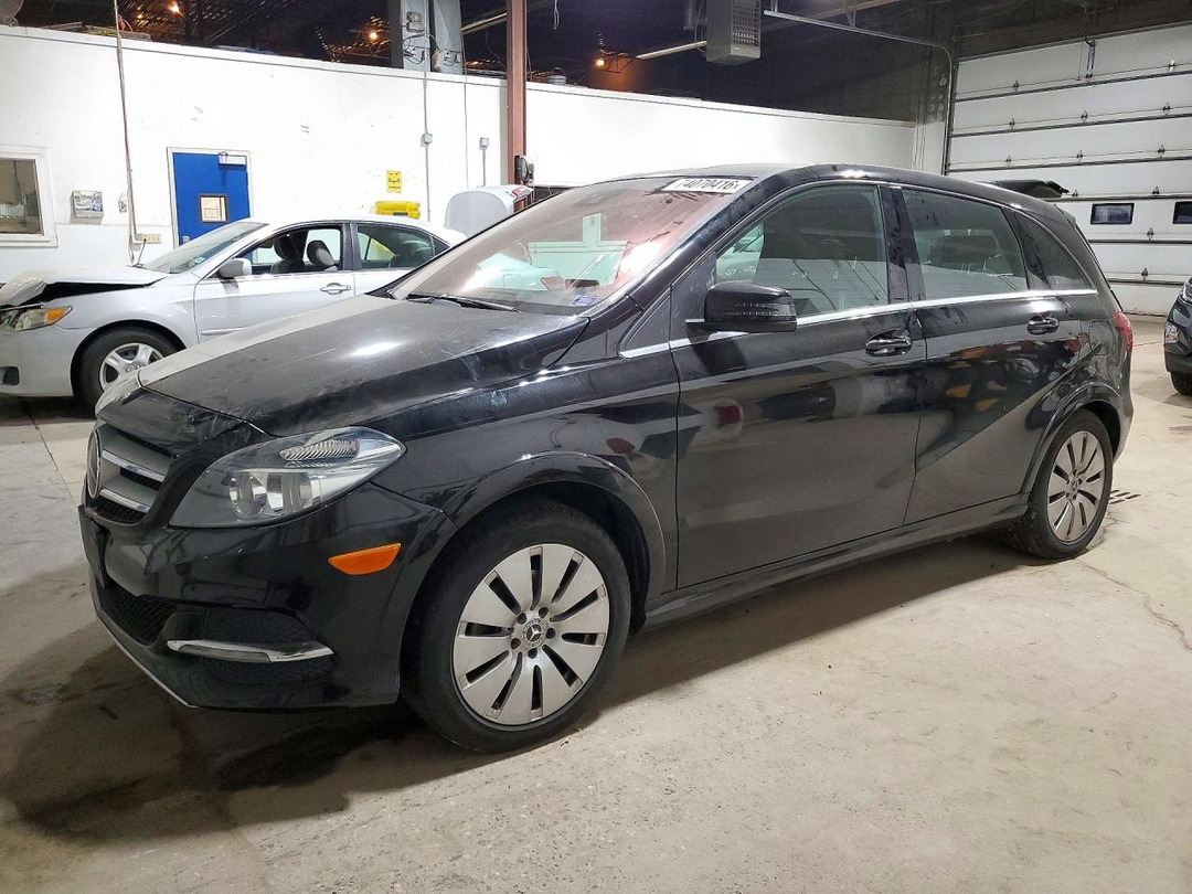Vue de 2017 MERCEDES-BENZ B 250E, angle 1
