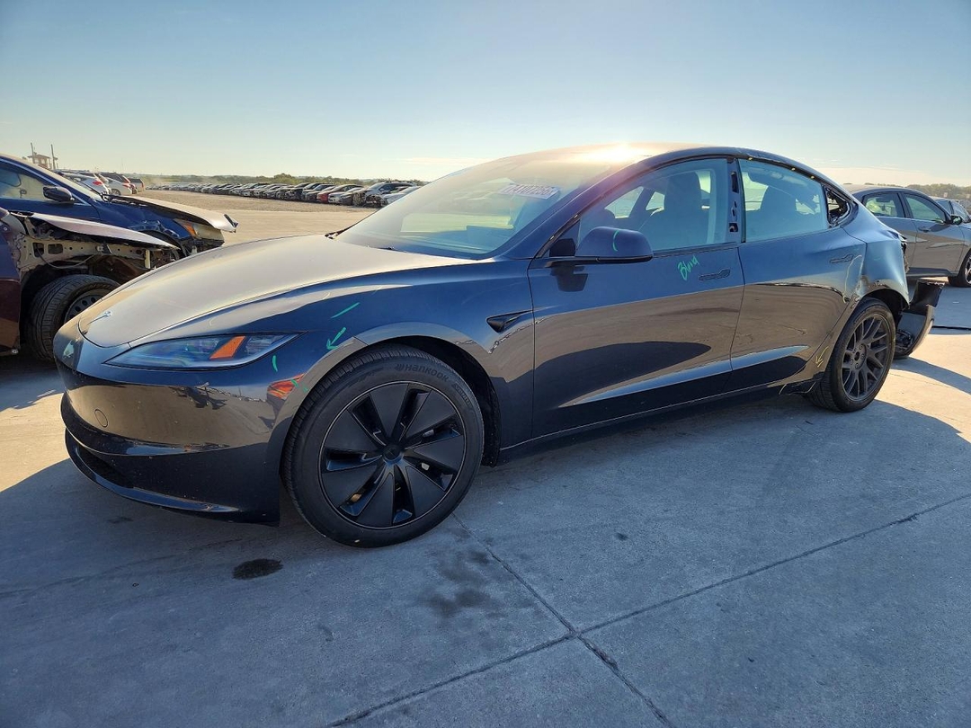Vue de 2025 TESLA MODEL 3, angle 1