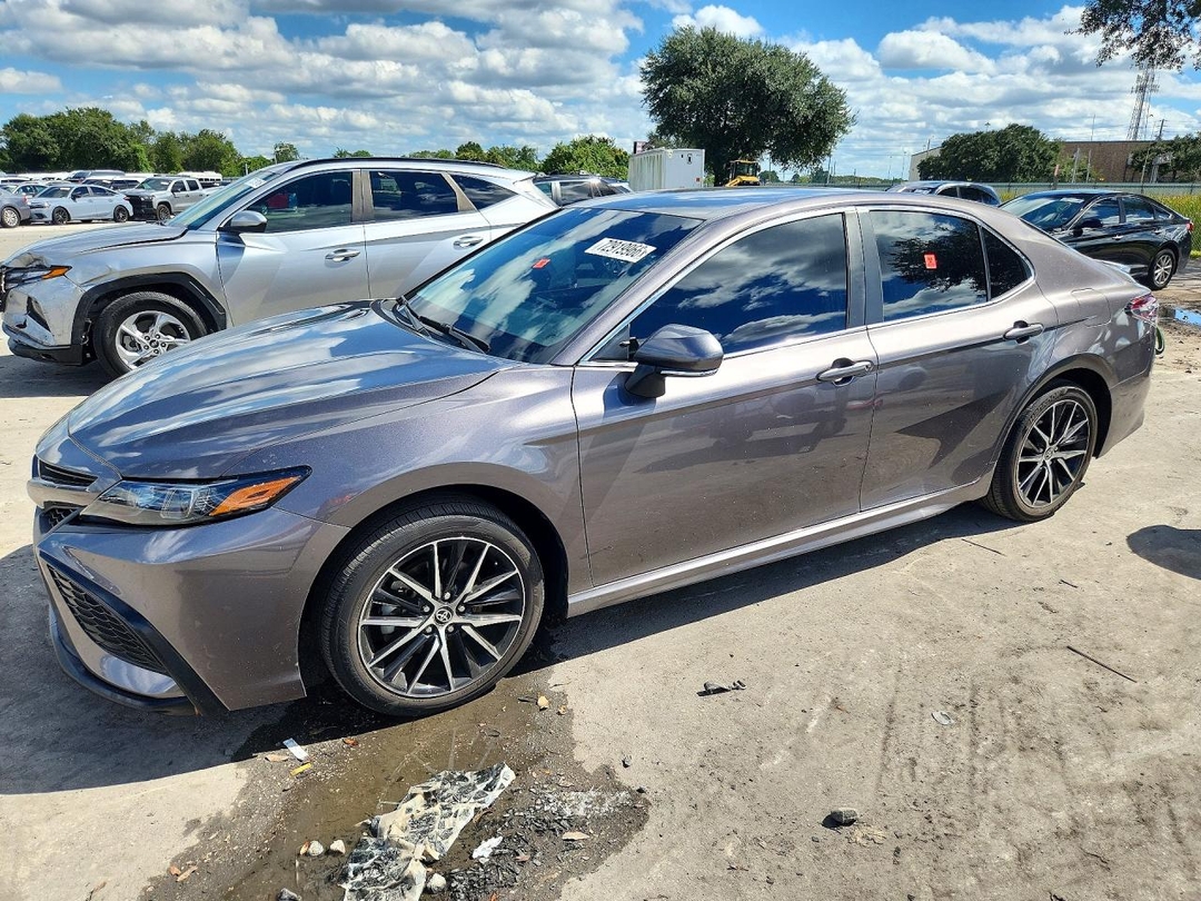Vue de 2024 TOYOTA CAMRY SE, angle 1