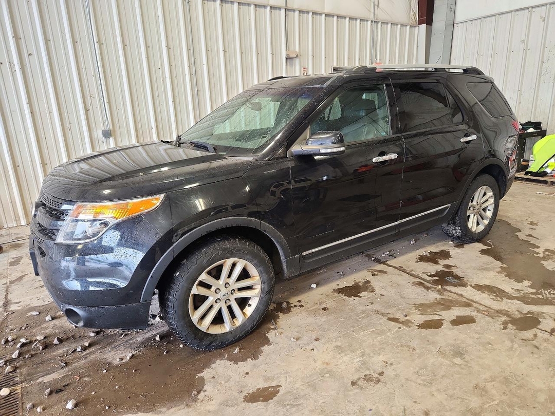 Вид 2015 FORD EXPLORER XLT, угол 1