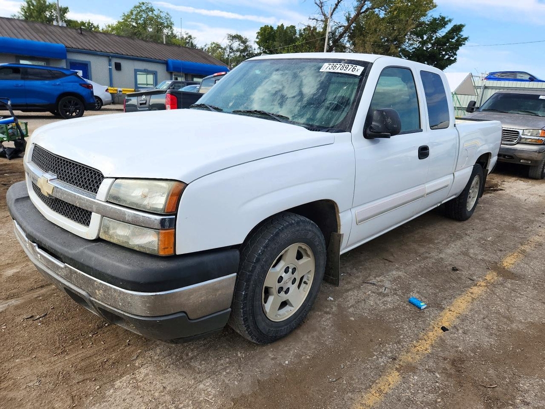 Вид 2005 CHEVROLET SILVERADO C1500, угол 1