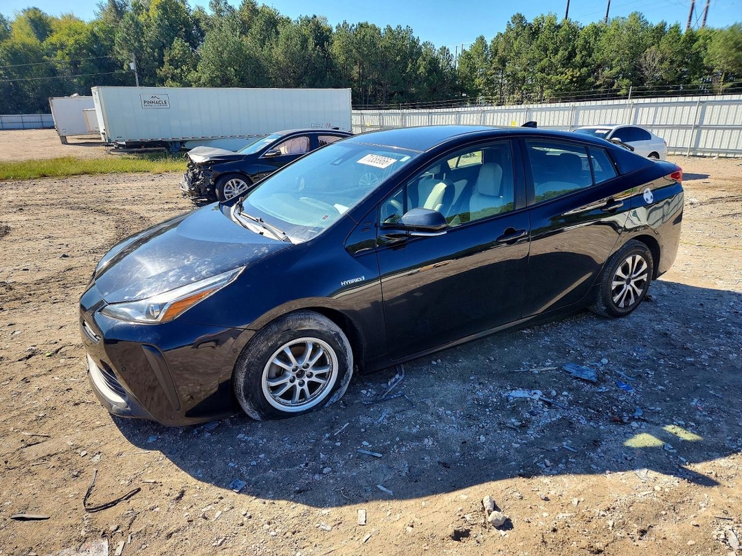 Vue de 2020 TOYOTA PRIUS LE, angle 1