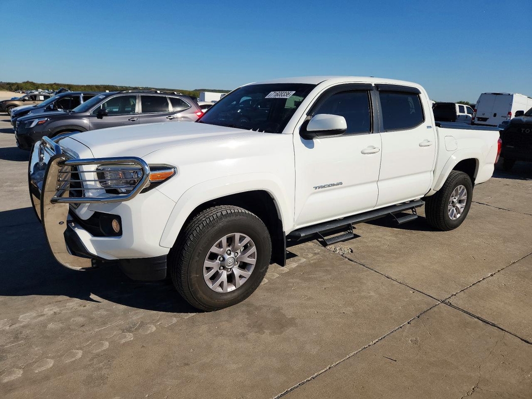 منظر 2017 TOYOTA TACOMA SR5 V6، زاوية 1