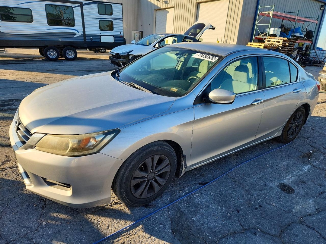 Вид 2013 HONDA ACCORD LX, угол 1