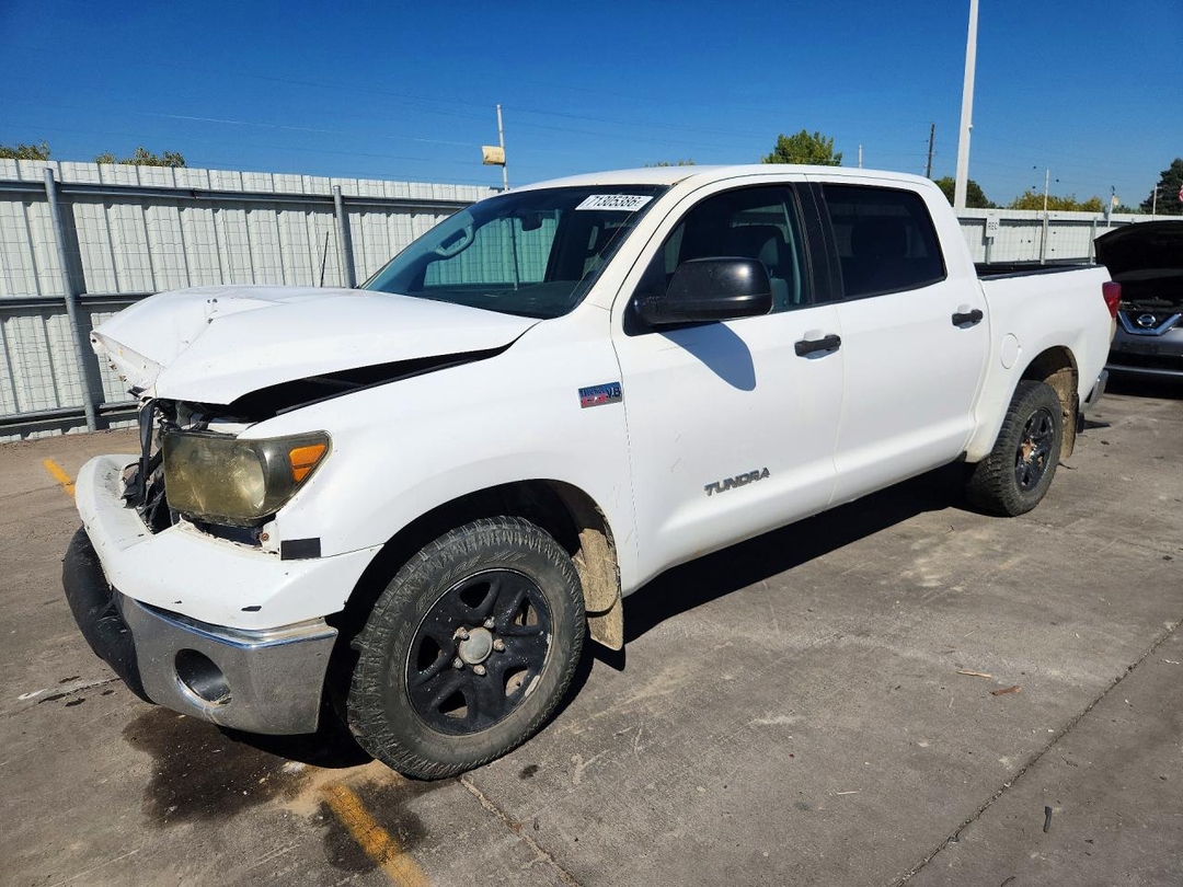 منظر 2011 TOYOTA TUNDRA CREWMAX SR5، زاوية 1