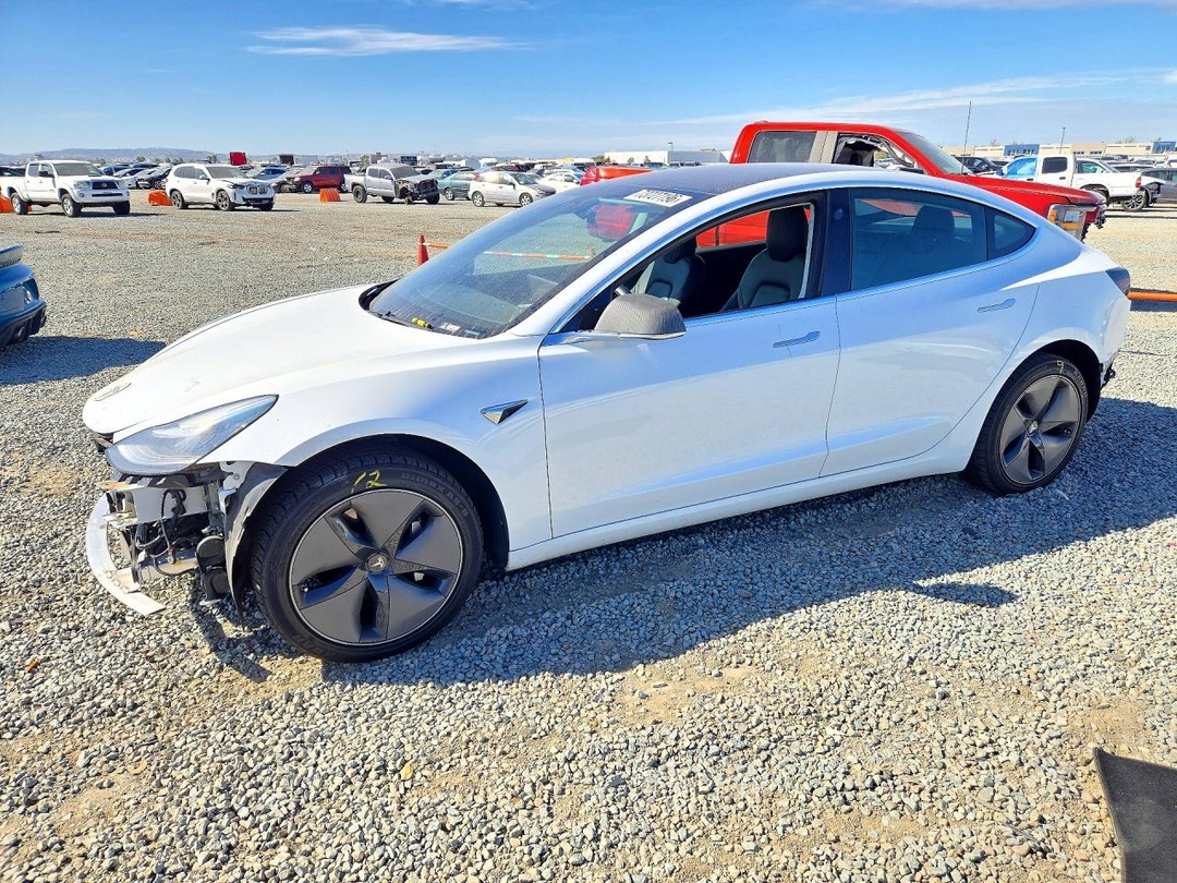 Vue de 2020 TESLA MODEL 3, angle 1