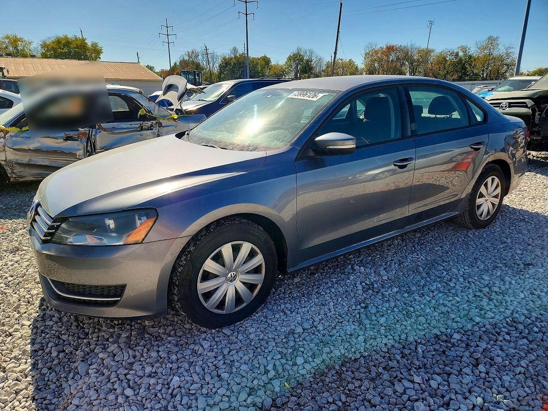 Вид 2013 VOLKSWAGEN PASSAT S, угол 1