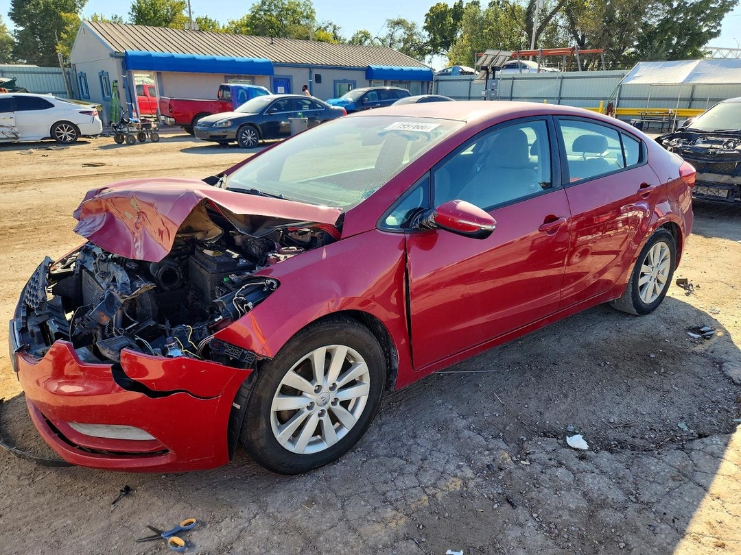 منظر 2016 KIA FORTE LX، زاوية 1