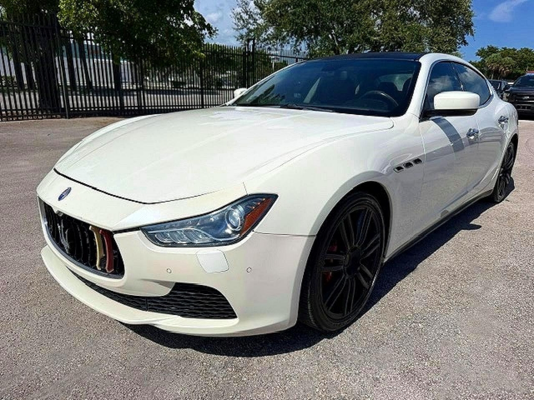 Вид 2014 MASERATI GHIBLI S, угол 1