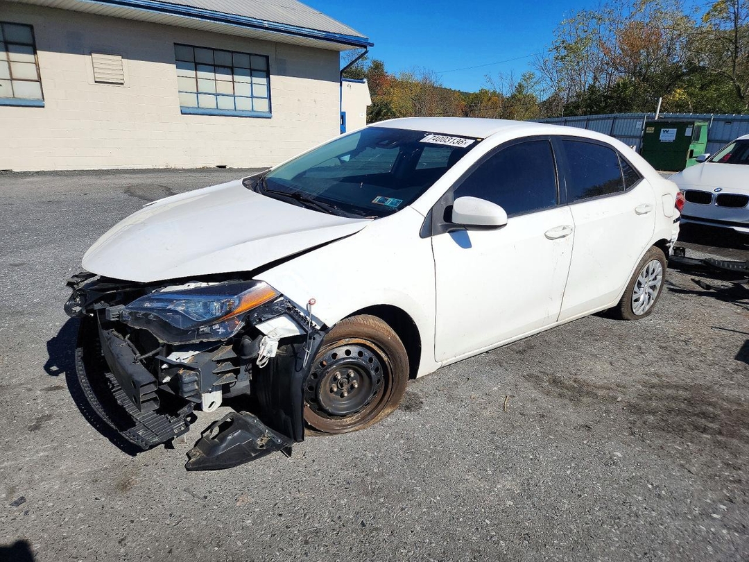 Вид 2019 TOYOTA COROLLA LE, угол 1