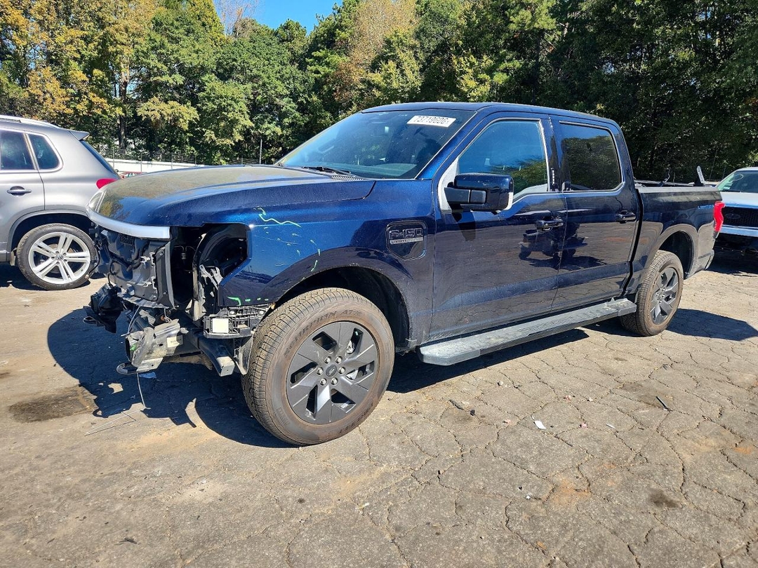 Vue de 2023 FORD F150 LIGHTNING PRO, angle 1