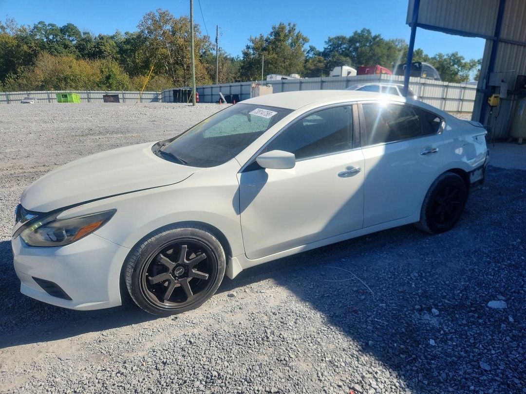 Vue de 2016 NISSAN ALTIMA 2.5 SR, angle 1