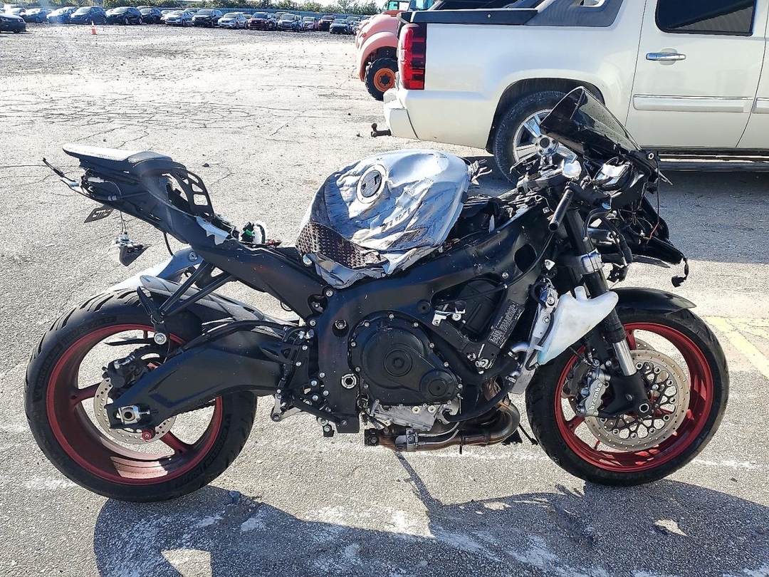 Vue de 2023 SUZUKI GSX-R600, angle 1