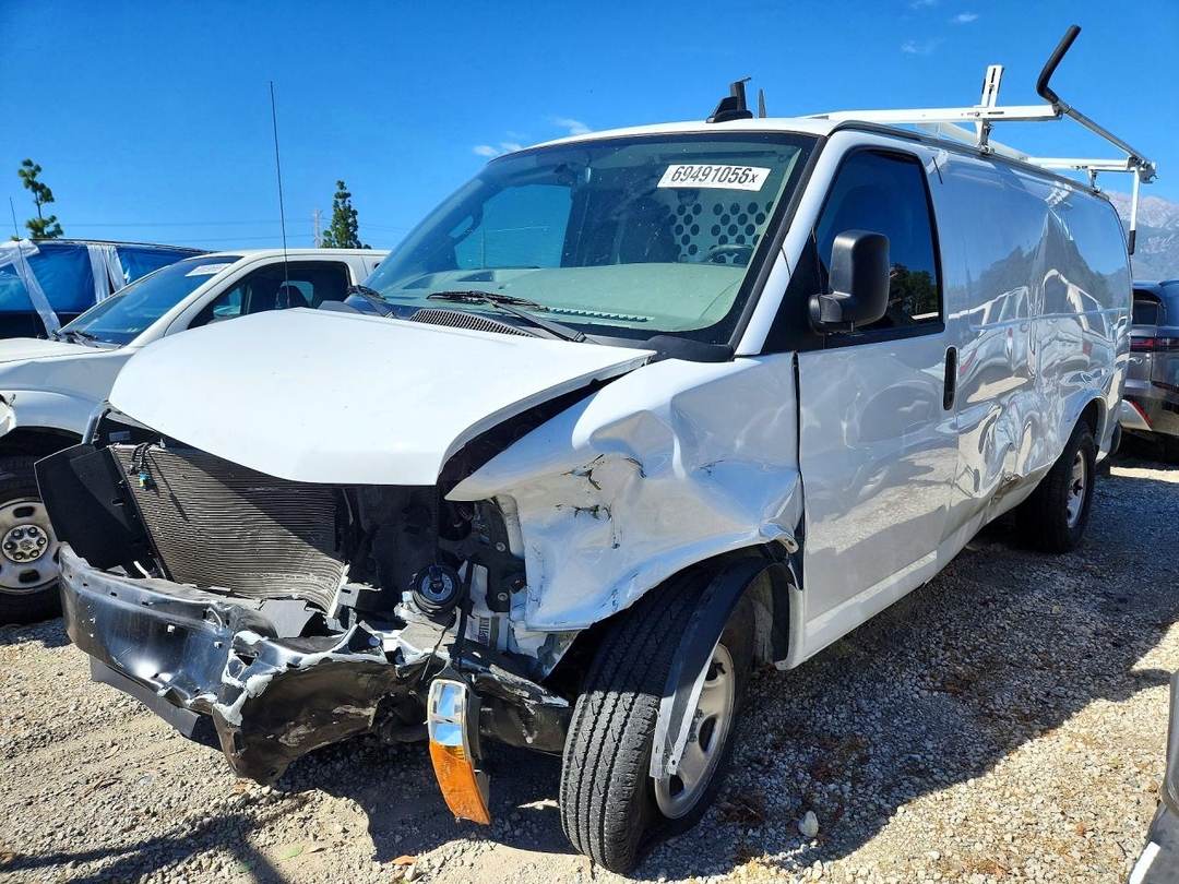 Vue de 2024 CHEVROLET EXPRESS G2500, angle 1