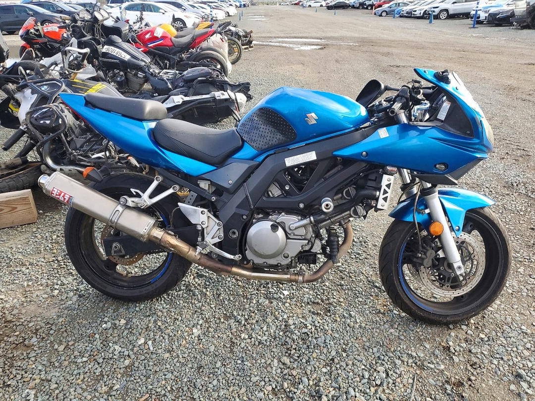 Vue de 2006 SUZUKI SV650, angle 1