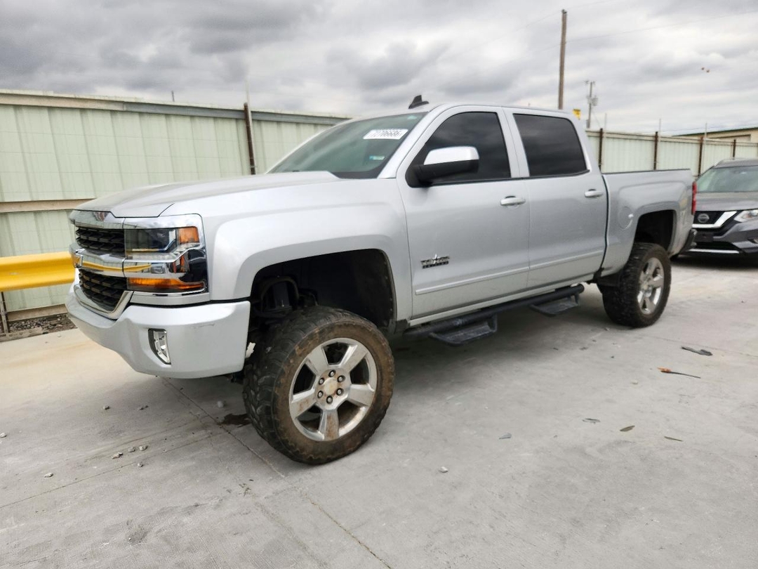منظر 2018 CHEVROLET SILVERADO C1500 LT، زاوية 1
