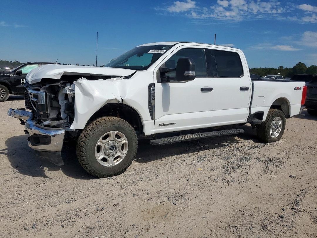 Vista de 2026 FORD F250 SUPER DUTY, ángulo 1