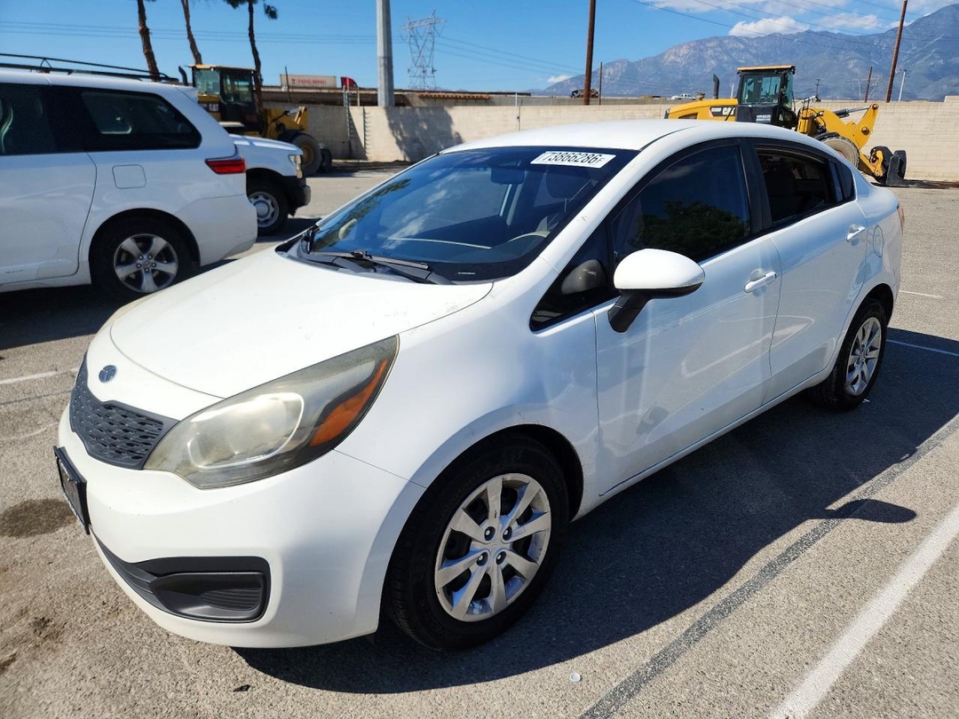 Vista de 2014 KIA RIO LX, ángulo 1