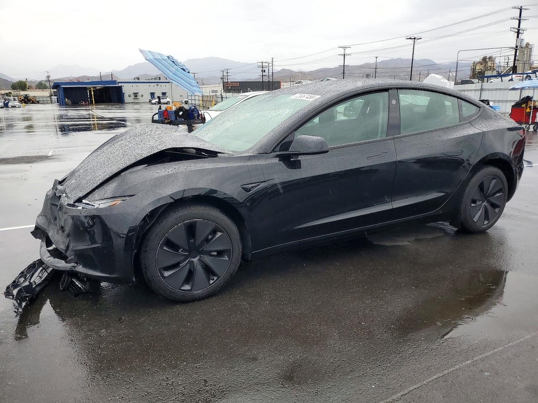 Vue de 2025 TESLA MODEL 3, angle 1
