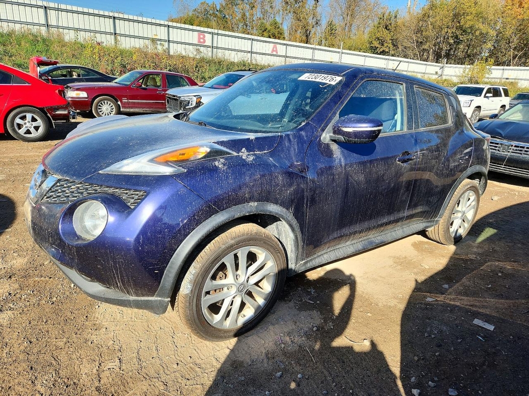 Вид 2015 NISSAN JUKE SV, угол 1
