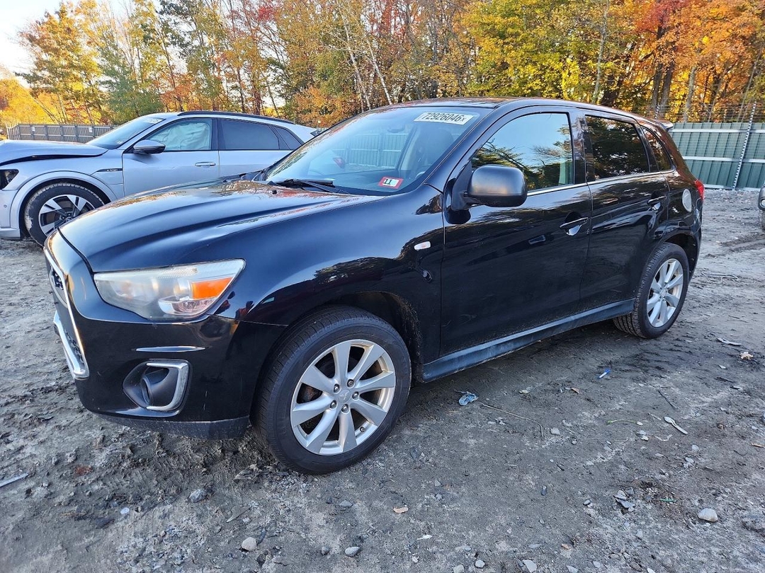 Vue de 2014 MITSUBISHI OUTLANDER SPORT SE, angle 1