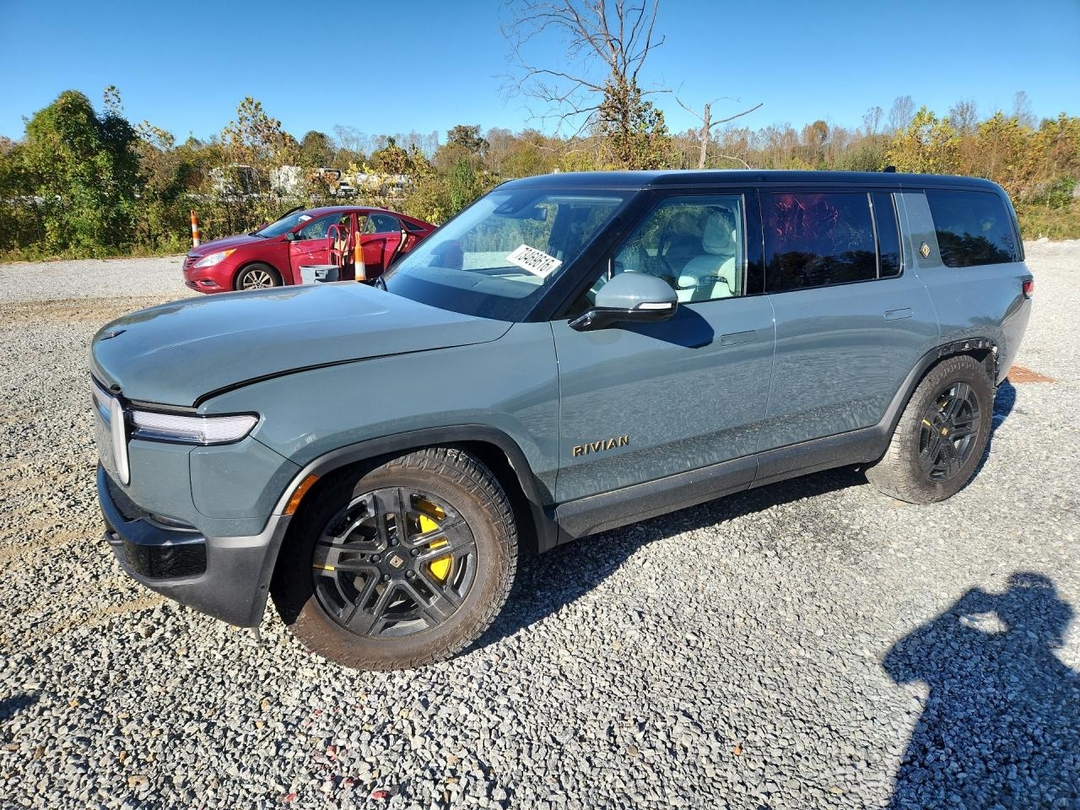 Vista de 2025 RIVIAN R1S PREMIUM, ángulo 1