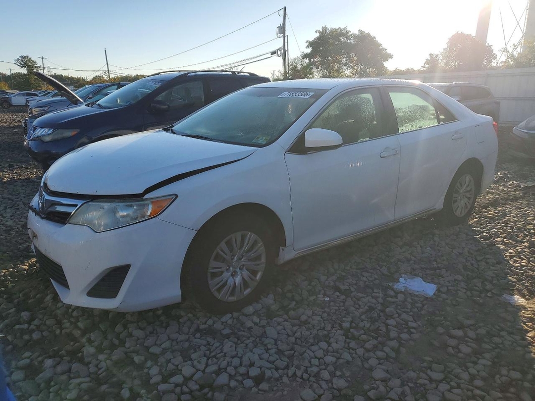 منظر 2013 TOYOTA CAMRY LE، زاوية 1