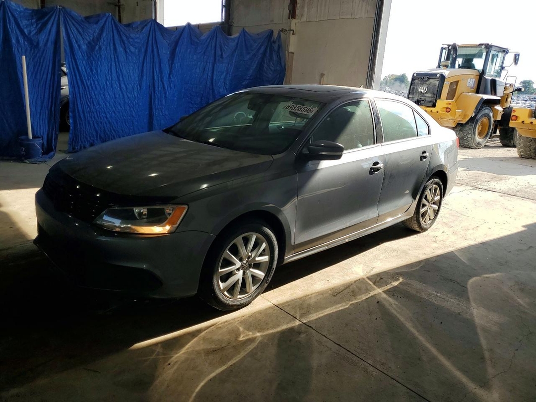 Vista de 2011 VOLKSWAGEN JETTA SE, ángulo 1