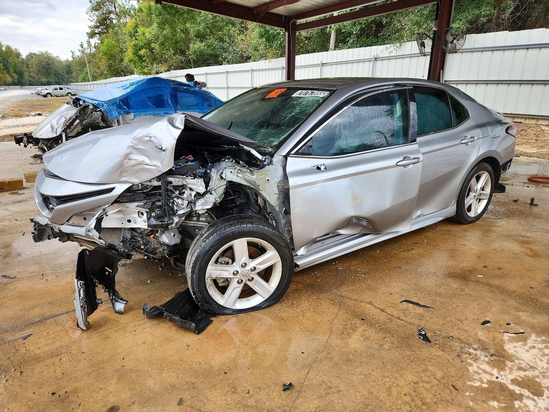 Vue de 2024 TOYOTA CAMRY SE, angle 1