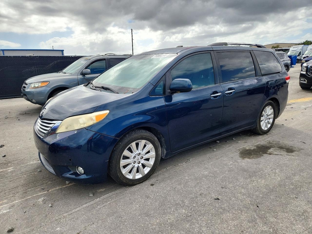 Вид 2011 TOYOTA SIENNA LIMITED 7-PASSENGER, угол 1