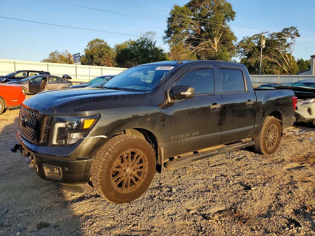 Vista de 2019 NISSAN TITAN SV, ángulo 1