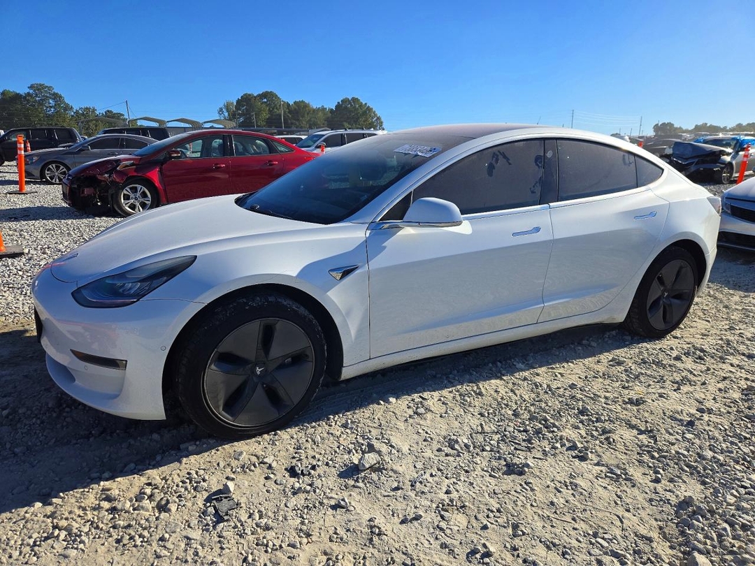 Вид 2018 TESLA MODEL 3, угол 1