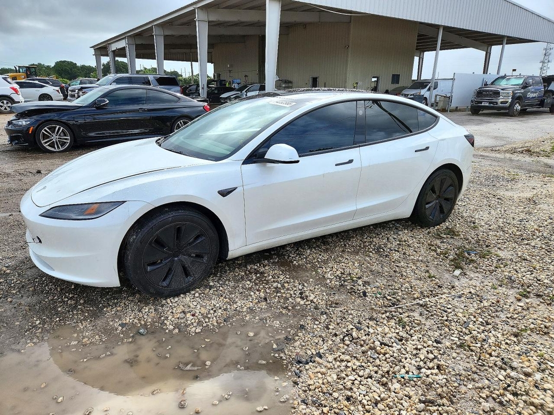 Vista de 2024 TESLA MODEL 3, ángulo 1