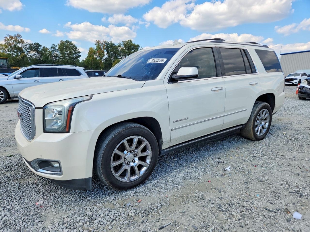 منظر 2015 GMC YUKON DENALI، زاوية 1