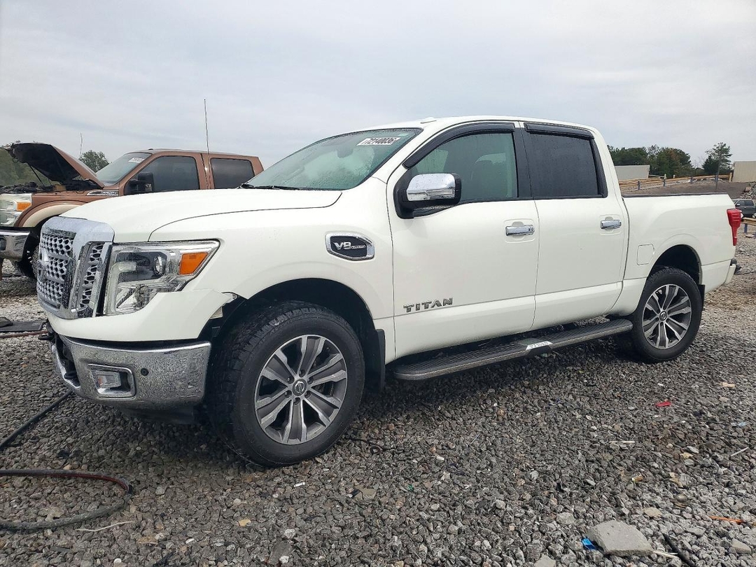 منظر 2017 NISSAN TITAN SL، زاوية 1