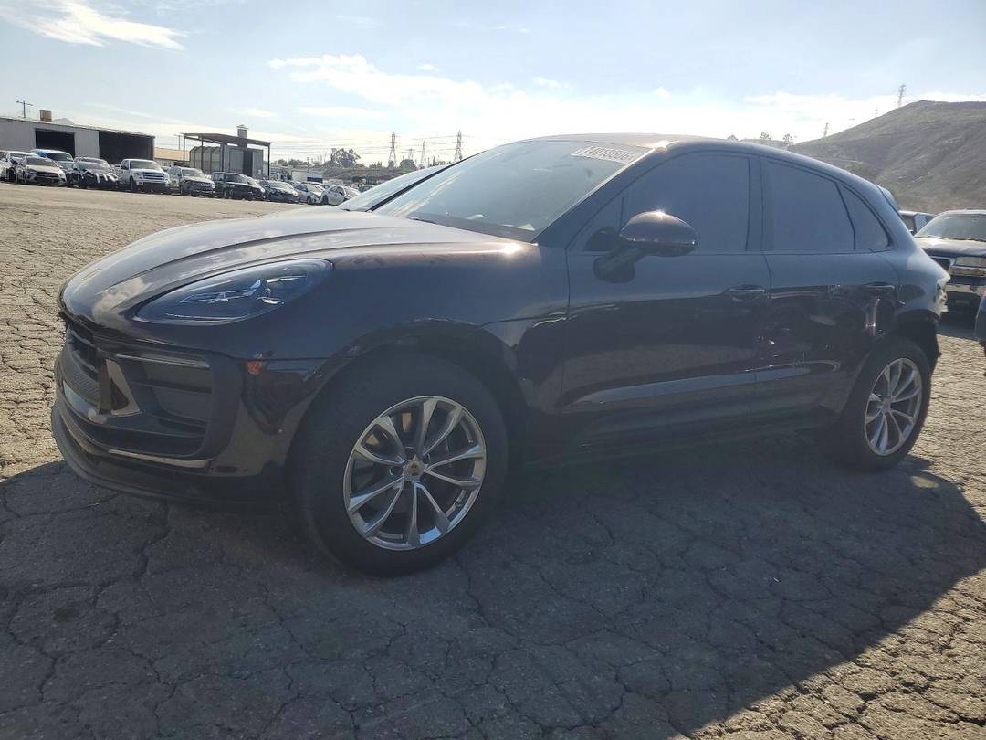 Вид 2023 PORSCHE MACAN BASE, угол 1