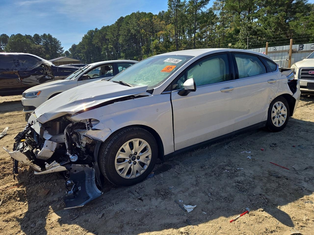 Vue de 2020 FORD FUSION S, angle 1