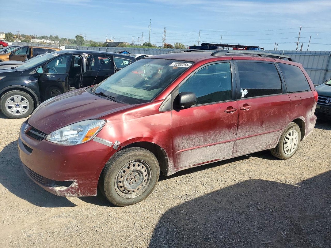 Vue de 2005 TOYOTA SIENNA LE 7 PASSENGER, angle 1
