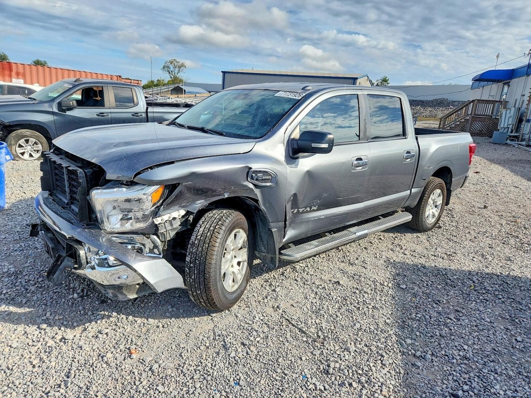 Вид 2017 NISSAN TITAN SV, угол 1